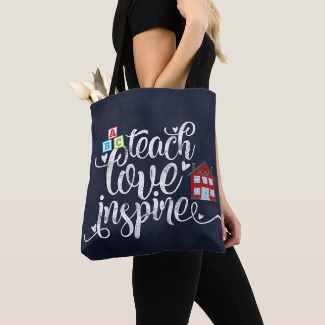 Bolsa Tote Ensinar amor inspirado (Close Up)