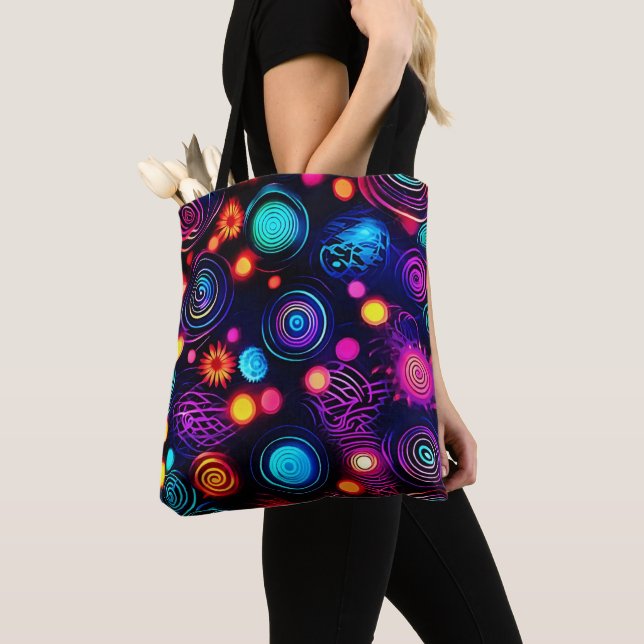 Bolsa Tote Espiral de Neon e Arte Dot Vibrante (Close Up)