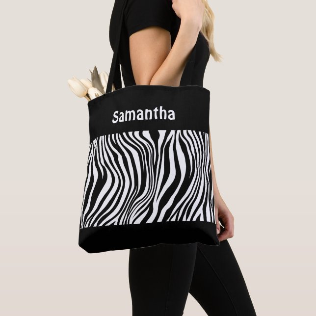 Bolsa Tote Estampa Zebra Preto e Branco Monograma (Close Up)