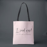 Bolsa Tote Eu disse sim o anúncio do noivado<br><div class="desc">Eu disse sim o design do anúncio do noivado. A maneira perfeita de anunciar logo sua notícia emocionante ou o presente perfeito para você para ser amigo casado. Parte de uma coleção.</div>