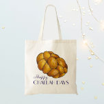 Bolsa Tote Feliz Challah Days Hanukkah Chanukah Holiday<br><div class="desc">Apresenta uma ilustração original de um pão de chalá trançado, com HAPPY CHALLAH DAYS em uma fonte divertida. Excelente para Hanukkah! Esta ilustração também está disponível em outros produtos. Não vê o que está procurando? Precisa de ajuda para a personalização? Entre em contato com Rebecca para ter algo projetado só...</div>