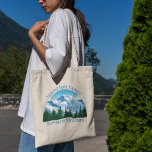Bolsa Tote Férias Familiares Personalizadas Natureza da Flore<br><div class="desc">Saco de encontro familiar personalizado para suas férias de verão nas montanhas do Colorado ou uma bela cabana na floresta. Este legal design apresenta um bonito desenho de montanhas com capas de neve em frente a árvores de abeto verde. A natureza excelente mantém a guarda de uma família amorosa ao...</div>