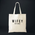 Bolsa Tote Festa de Despedida de Solteira da Esposinha Est 20<br><div class="desc">Crie sua própria bolsa tote barata no Zazzle! Use a ferramenta de design para carregar sua própria arte, design ou fotos para fazer uma bolsa tote barata única. Você também pode adicionar texto usando ótimas fontes e visualizar seu design. Esta bolsa tote barata fácil de personalizar não tem pedido mínimo...</div>