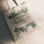Bolsa Tote Festa de Fim de Semana de Bachelorette de Script P<br><div class="desc">A data está marcada, malas, roupas de fim de semana organizadas apenas no seu jogo de acessórios, esta mala de tote personalizada de bachelorette para que toda a festa veja e sinta a parte. O chapéu apresenta a famosa escrita tipografia manuscrita que a futura Sra. adoraria. Personalize isso alterando o...</div>