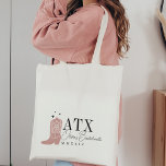 Bolsa Tote Festa de solteira Austin Personalizada de Boot do<br><div class="desc">Bem-vindos amigos à sua festa de solteira ou meninas no fim de semana com estas bonitas sacolas personalizadas. Design apresenta uma bota cor-de-rosa rosa poeirenta, flanqueada por estrelas minúsculas, com seu destino (mostrado com ATX para Austin, Texas) alinhado à esquerda em letras clássicas de serifa. Adicione seu nome ou nome...</div>