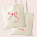 Bolsa Tote Festa de solteira Personalizada Girly Coquette Arc<br><div class="desc">Este design estético de coquete com um arco cor-de-rosa oferece personalização com o nome da noiva e a data ou local. Perfeito para adicionar diversão e talento ao seu evento.</div>