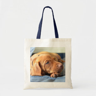 Bolsa Tote Filhote de cachorro de Vizsla que descansa em sua