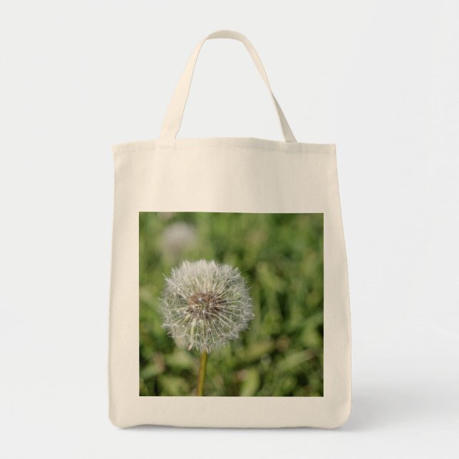 Bolsa Tote Flor de dandelion branco sobre grama verde (Frente)