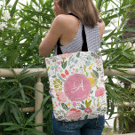 Bolsa Tote Flórida de monograma cor-de-rosa-menina<br><div class="desc">Saco de tota feminina com cor-de-água pálida,  cor-de-água,  cor-de-rosa pálido,  coral,  amarelo,  azul e verde,  pintado com flores e folhagem. Personalize-o com o seu monograma e nome!              pode ser um presente de aniversário personalizado bonito para seu namorada / esposa / mãe / irmã.</div>