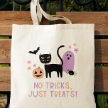 Bolsa Tote Fofo de pastel bonito sem truques apenas tratam<br><div class="desc">Esta bolsa de tote fofa é perfeita para toda aquela delícia de doces do Halloween! Apresenta um gato preto desenhado à mão, fantasma, abóbora-de-jack-o-lanterno, morcego, aranha e estrelas num esquema de cores preto, rosa-pastel, roxo e pêssego. A tipografia simples diz: "SEM TRUQUES, APENAS TRATOS" em cores pastéis. *Ilustração original de...</div>