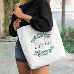 Bolsa Tote Folhagem Abundant Personalizada<br><div class="desc">Personalize esse bolsa botânico chico com nome ou monograma,  cercado por um magro verde botânico e folhas de eucalipto.</div>