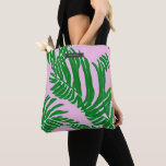 Bolsa Tote Folhas de Palma Tropicais Rosa e Verde<br><div class="desc">A palma verde deixa uma ilustração sobre fundo rosa. Personalize com seu nome no topo sobre o retângulo de cinza.</div>
