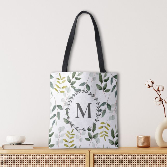 Bolsa Tote Folhas Tropicais de Eucalipto Verde Monogramadas (in situ on table)