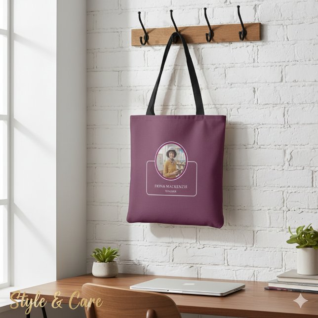 Bolsa Tote Foto e Nome Personalizados com Título Borgonha (Personalized Photo and Name with Title Burgundy Tote Bag)