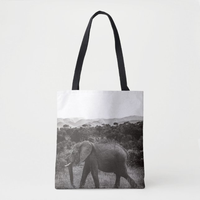 BOLSA TOTE FOTO GRAYSCALE DE CINZA ELEFANTE PERTO DAS ÁRVORES (Frente)