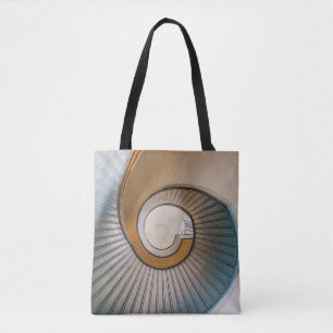 Bolsa Tote Fotografia de baixo ângulo da escada espiral
