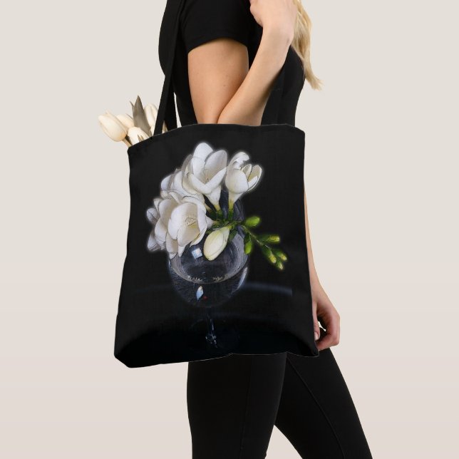 Bolsa Tote freesia branca em um vidro (Close Up)