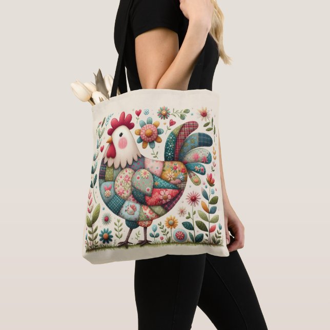 Bolsa Tote Galo de Patchwork Folclórico com Acentos Florais (Close Up)