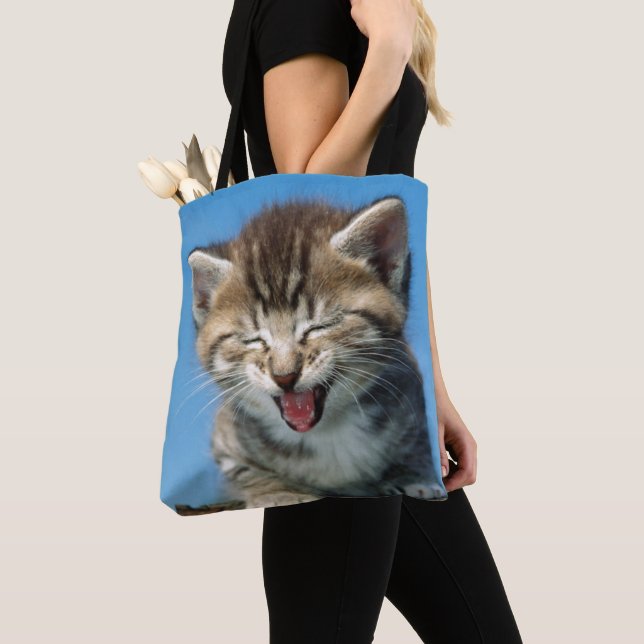 Bolsa Tote Gatinho pequeno em uma árvore (Close Up)