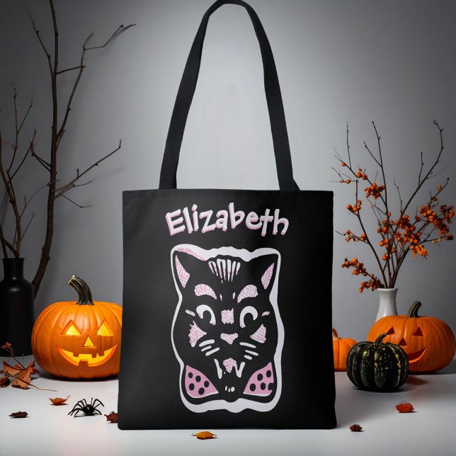 Bolsa Tote Gato de Halloween Personalizado Escuro a Rosa ou T (Custom name trick or treat bag with black cat with pink bow tie for Halloween.)