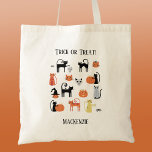 Bolsa Tote Gatos do Halloween Estragam Truque Personalizado o<br><div class="desc">Bonita e assustadora personalizou o truque do Halloween ou trata o design do gatinho. Bruxas de gato,  fantasmas,  zumbis e lanternas de abóbora. Altere o texto superior ou inferior para personalizar. Arte original de Nic Squirrell.</div>