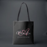 Bolsa Tote Girly Rose Gold Elegante Monograma de Nome em Scri<br><div class="desc">Personalize sua linda bolsa de compras preta elegante com monograma! O texto abaixo pode ser personalizado para a frase de sua preferência ou até mesmo seu nome completo; você também pode excluí-lo se preferir. Se precisar de ajuda, por favor nos avise em belytaliarecipes@gmail.com, e ficaremos felizes em ajudá-lo. © Belytalia...</div>