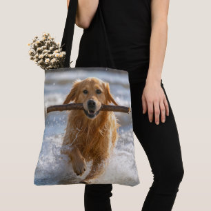 Bolsa Tote Golden Retriever Correndo com um Pau de Praia