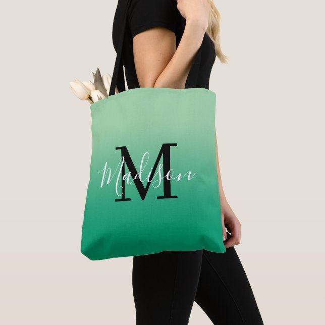 Bolsa Tote Gradiente de Verde Claro a Escuro com Monograma Mo (Close Up)