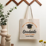 Bolsa Tote Graduação Personalizada do Formando Negro Laranja<br><div class="desc">Essa bolsa de tote de formando personalizada, laranja e preto, apresenta seu nome de segundo grau ou de faculdade para a classe de 2023. Personalize com o seu ano de graduação com o script manuscrito chic e o boné formando preto para um presente personalizado de festa de formatura de excelente....</div>
