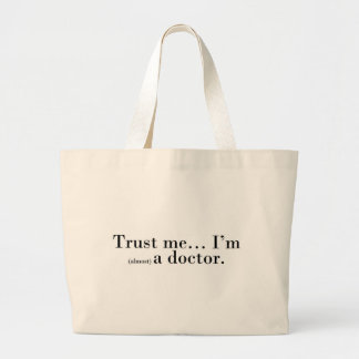 Bolsa Tote Grande "Acredite em mim... Sou (quase) médico."