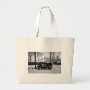 Bolsa Tote Grande Carro com a árvore de Natal amarrada na capa