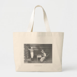 Bolsa Tote Grande Cozinheiro que olha um vaqueiro jogar os cartões