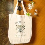 Bolsa Tote Grande Daisie Arco Watercolor Floral Name Flower Girl<br><div class="desc">Procurando o presente perfeito para sua florista? Essa bolsa personalizada de tote floral é prática e na moda, fazer, um doce acessório para seu grande papel no casamento. Apresentando um charmoso buquê de delicadas margaridas brancas, este saco personalizável permite que você adicione seu nome para um toque verdadeiramente especial. O...</div>