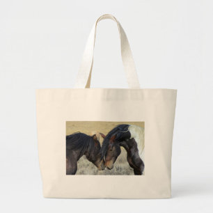 Bolsa Tote Grande Dois cavalos selvagens de Brown que Nuzzling