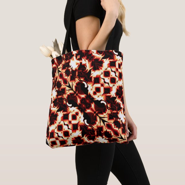 Bolsa Tote Grande espelhamento de formas levemente esculpidas (Close Up)
