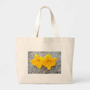 Bolsa Tote Grande flores amarelas diurnas na flor do cheio