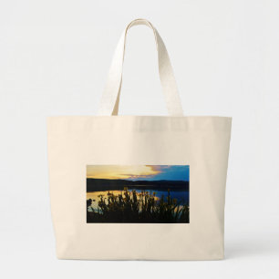 Bolsa Tote Grande Íris Amarela na costa do Lago Arrowhead