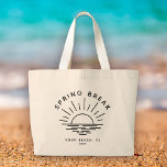 Bolsa Tote Grande Trilha de Namorada de Verão com Interrupção de Mol<br><div class="desc">Abrace o minimalismo chic das férias de primavera com este bolsa personalizado celebrando a fuga de sua gangue! Descarte os slogans turistas e mostre o espírito sofisticado do seu esquadrão com um logotipo moderno e elegante com seu destino escolhido. Cada olhadela sussurra, "O salto da primavera deu certo. Personalize com...</div>