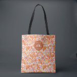 Bolsa Tote Groovy Retro Orange Florals Monograma<br><div class="desc">O Groovy Retro Orange Florals Monograma Tote Bag é um acessório na moda e funcional perfeito para qualquer ocasião. Com seu padrão floral laranja ousado e monograma personalizado, este bolsa adiciona um vibrante pop de cor ao seu guarda-roupa. Espacial o suficiente para carregar de todos os seus aspectos essenciais, quer...</div>