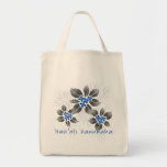 Bolsa Tote Hawaiian Holly Hanukkah Blue Floral<br><div class="desc">Hau’oli Hanukaha é Hawai'ian por Happy Hanukkah! Esta ilustração mostra uma interpretação tropical do holly em cores de Chanucá e gradientes sutis. A inscrição é feita com neve para uma surpresa adicional. Para aquele cozinheiro especial em sua vida, esta ilustração original é mostrada aqui no bolsa do mercado de algodão....</div>