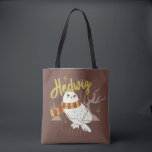 Bolsa Tote Hedwig Whimsical Forest Drawing<br><div class="desc">Show your house spirit in the coziest way with this charming Hedwig™ design. Featuring the beloved snowy owl bundled up in a warm Gryffindor house-colored scarf, this playful illustration captures the magic and loyalty of Harry Potter’s trusted companion. Set against a whimsical woodland backdrop with subtle sparkling accents, the hand-drawn...</div>