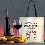Bolsa Tote Hoje é a citação do Winesday Engraçado<br><div class="desc">Celebre "Winesday" com um toque de humor e charme de vintage! Esta ilustração engraçada da citação do vinho é o presente perfeito para amantes do vinho, com a opção de adicionar um texto personalizado para aquela dose extra de encanto e personalização, fazer-a uma escolha ideal para chás de panela temáticos...</div>