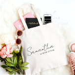 Bolsa Tote Ideias personalizadas de presentes de Madrinha de<br><div class="desc">Procurando a maneira perfeita de mostrar à sua Madrinha de casamento o quanto ela significa para você? Explore nossa coleção de presentes personalizados de Madrinhas de casamento, disponíveis exclusivamente no Zazzle! Quer ela tenha sido sua confidente, sua apoiadora, ou sua mulher de direita durante sua jornada ao corredor, esses presentes...</div>