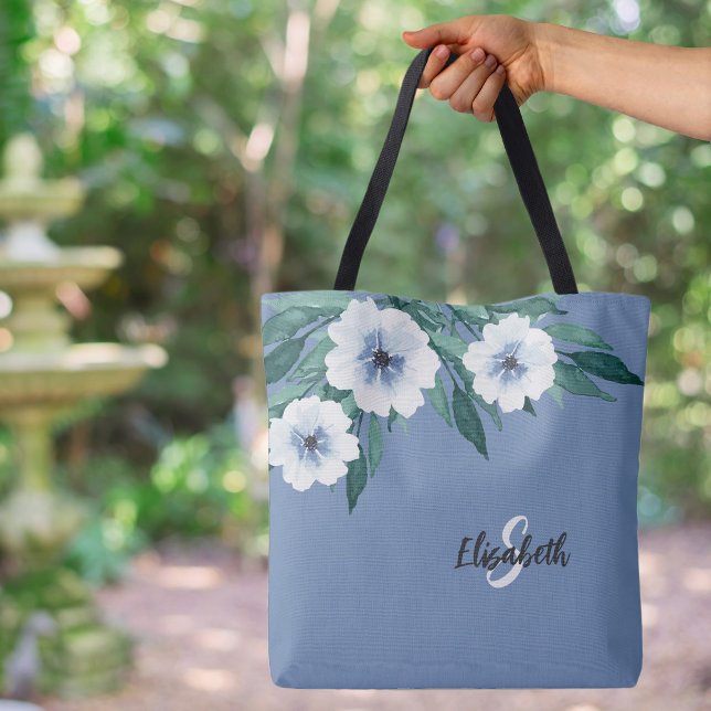 Bolsa Tote Inicial do Nome Monogramado com Estilo Floral em A (Stylish Monogrammed Name Initial Floral Dusty Blue Custom Canvas Tote Bag)