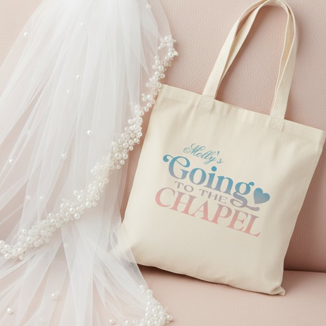 Bolsa Tote Ir para a Capela - Partido Personalizado Bridal (Send the bride off in style with this trendy "Going to the Chapel" design!)