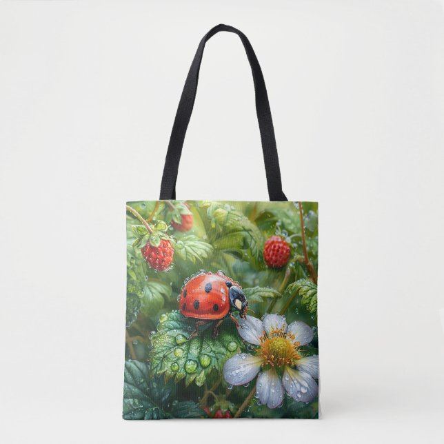 Bolsa Tote Joaninha Empoleirada em Planta de Morango Coberta  (Frente)