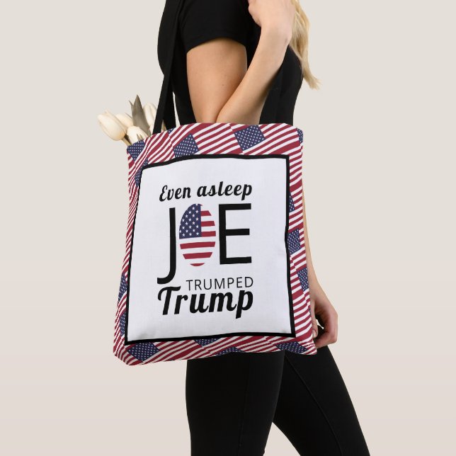 Bolsa Tote Joe Trumped Trump, American Flag (Close Up)