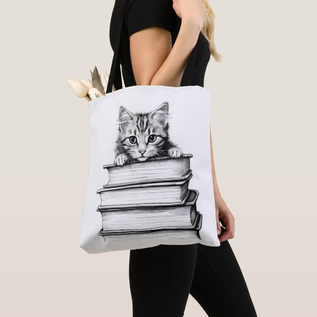 Bolsa Tote Kitten on Books Monocromatic (Close Up)