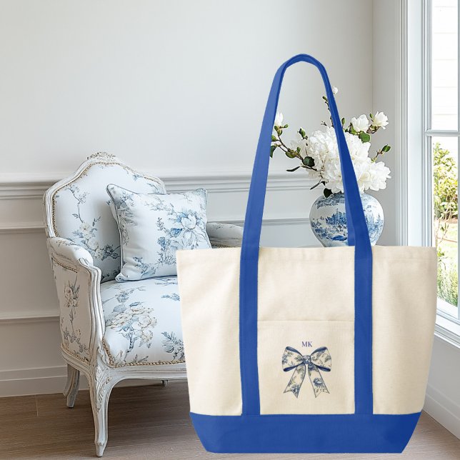 Bolsa Tote Laco Floral Azul e Verde com Corte Contraste (Blue and green Chinoiserie floral bow monogram tote bag)