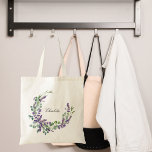 Bolsa Tote Lavanda eucalyptus greenery nome floral script<br><div class="desc">Fundo branco,  decorado com flores lavandas e verde de eucalipto. Personalize e adicione seu nome. Letras negras.</div>